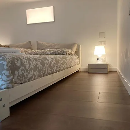 White Flat Puglie * 밀라노