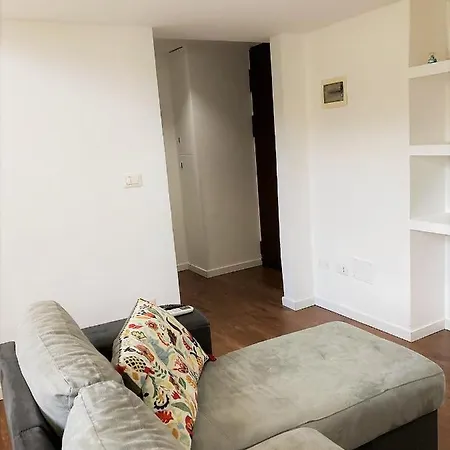 White Flat Puglie 밀라노